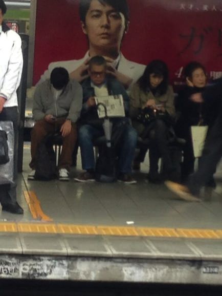 福山雅治　頭を掴まれる