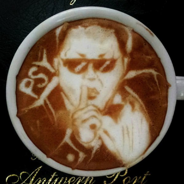 ラテアート「PSY」