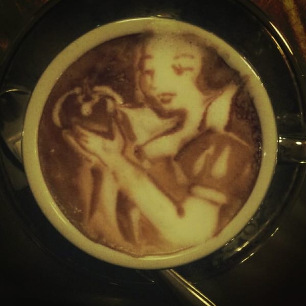 ラテアート「白雪姫」