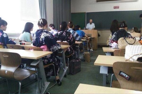 上智大学と東京理科大の教室内、比較