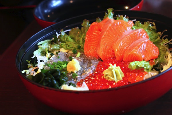 江ノ島しらす問屋「とびっちょ」