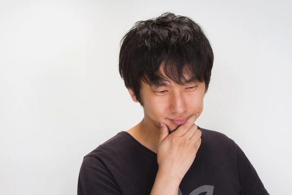 考える大川さん