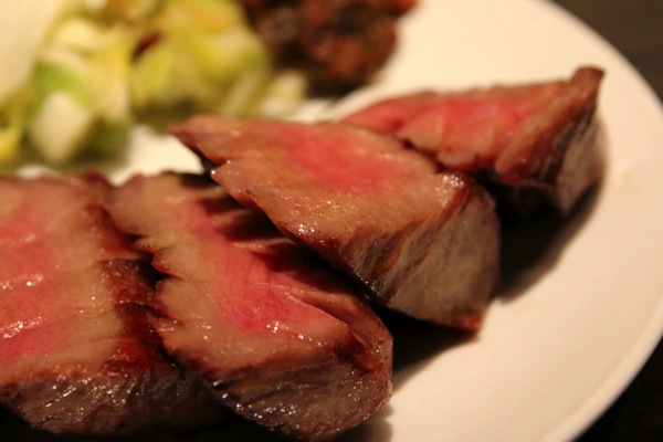 「牛たん炭焼利久」（仙台）