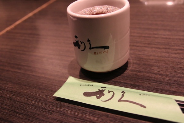 「牛たん炭焼利久」（仙台）