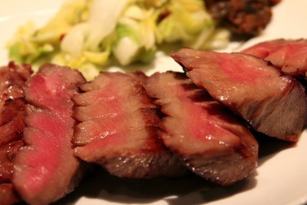 「牛たん炭焼利久」（仙台）