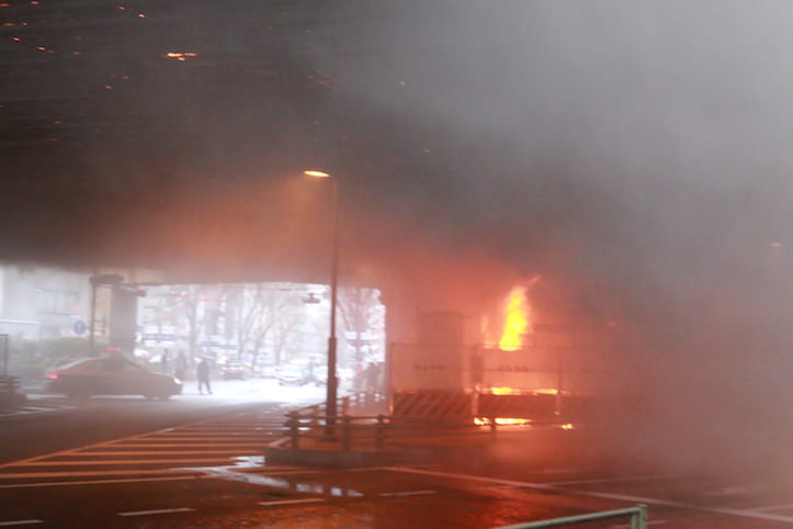 渋谷首都高三号線で大きな火事