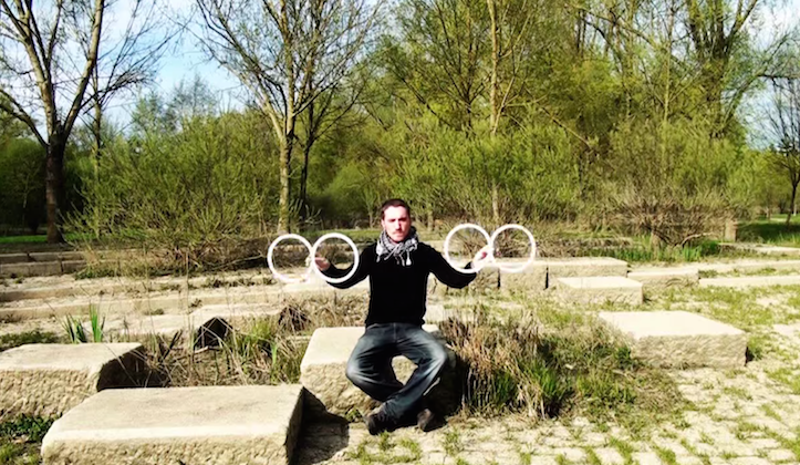 フランスのジャグラーLindzee Poi