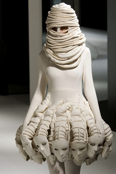 Ununderstandable fashion