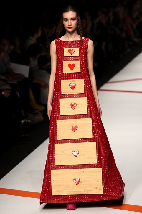 Ununderstandable fashion