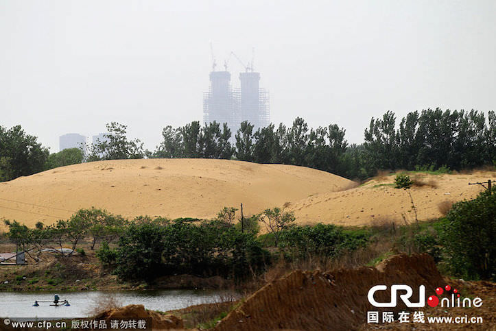 China tries to make lake but ends in desert