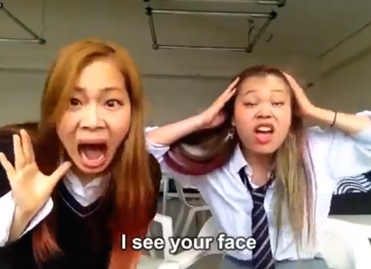 女子高生による「扉あけて」口パクが酷すぎる