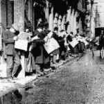 smartphone-or-newspaper-before