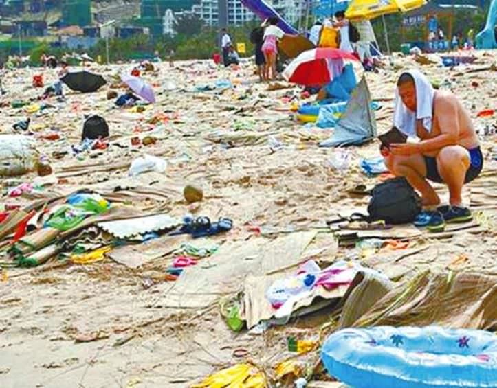 Tons of trash on the chinese beach