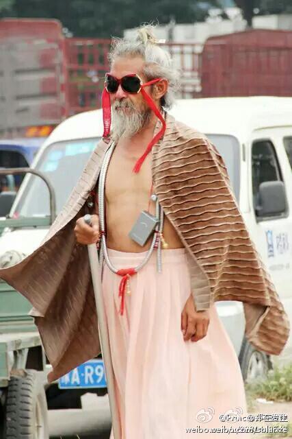 china-luoyang-chinese-most-fashionable-homeless-person-in-history-2.jpg
