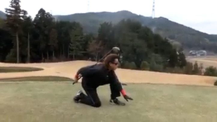 打つことよりも打ったあとのポーズに気合いが入り過ぎなゴルファーが話題
