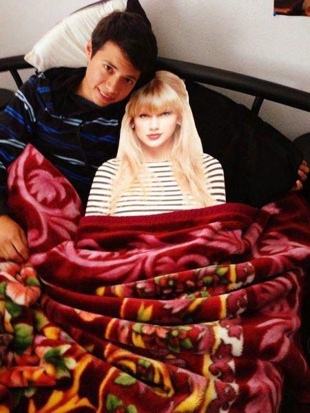 ぼっちが前向きに独り身を楽しむ瞬間を捉えた写真