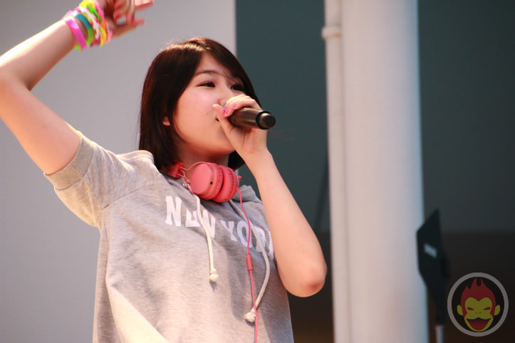 川崎ラゾーナで歌うLittle Glee Monster