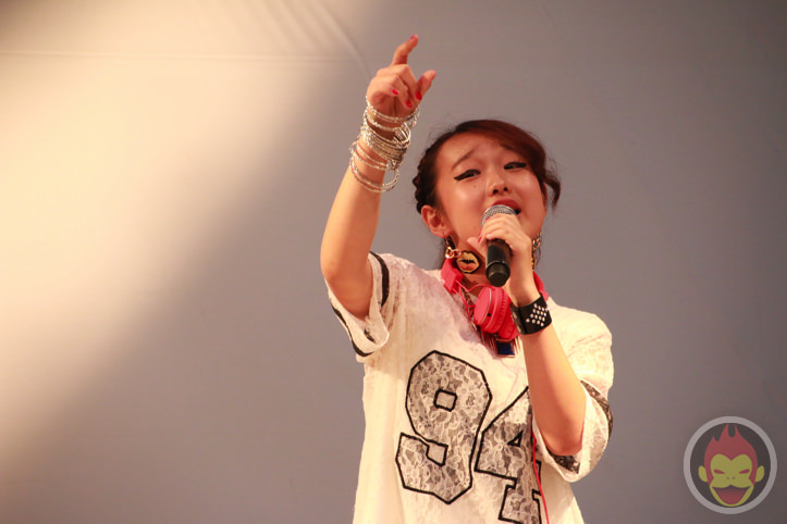 川崎ラゾーナで歌うLittle Glee Monster