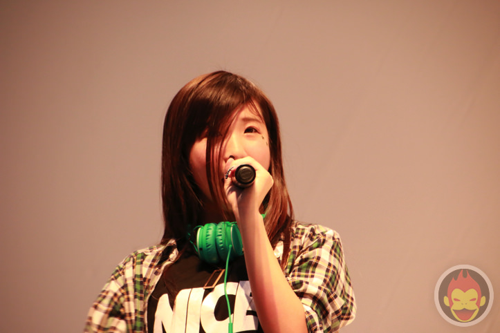 川崎ラゾーナで歌うLittle Glee Monster