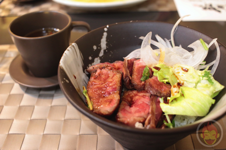 渋谷でレアステーキ丼を食べられる「松五郎」