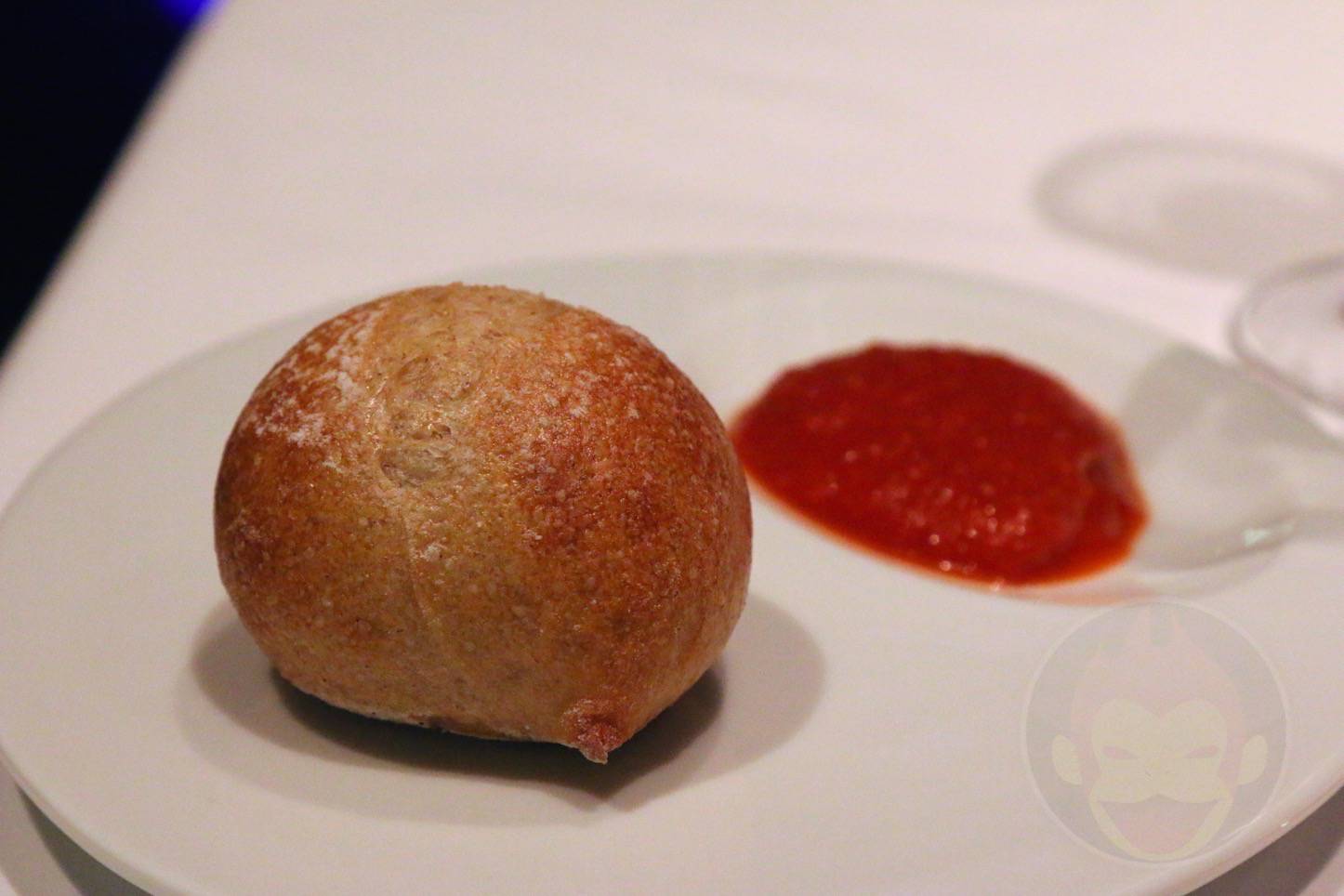 丸の内KITTE内にあるフレンチ「アルカナ東京」