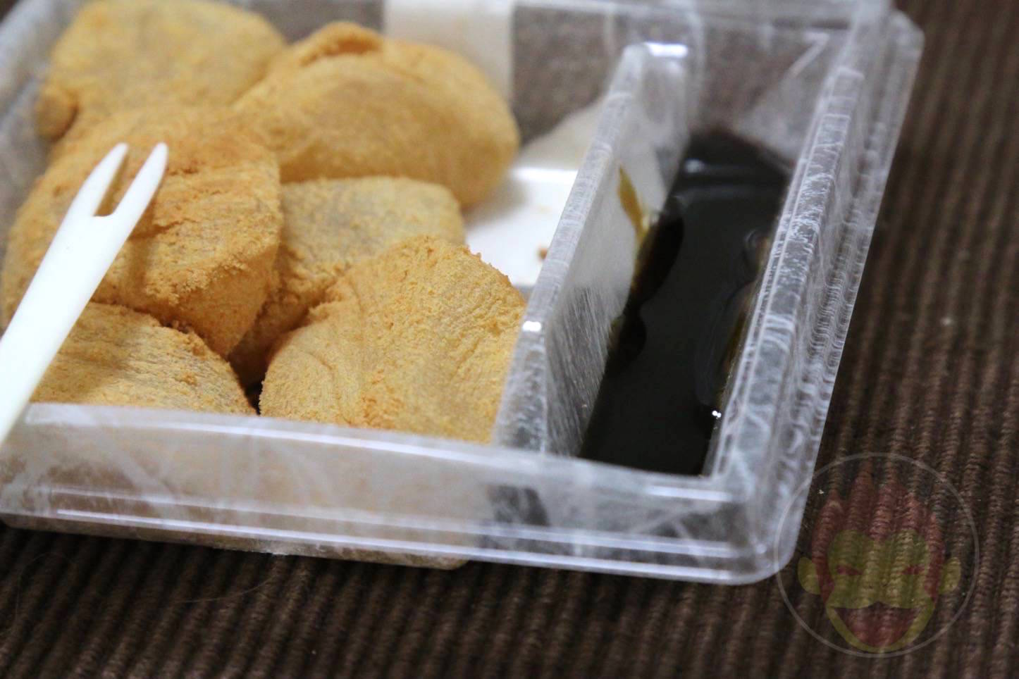 セブンの冷やしわらび餅 黒蜜をかけてつるり