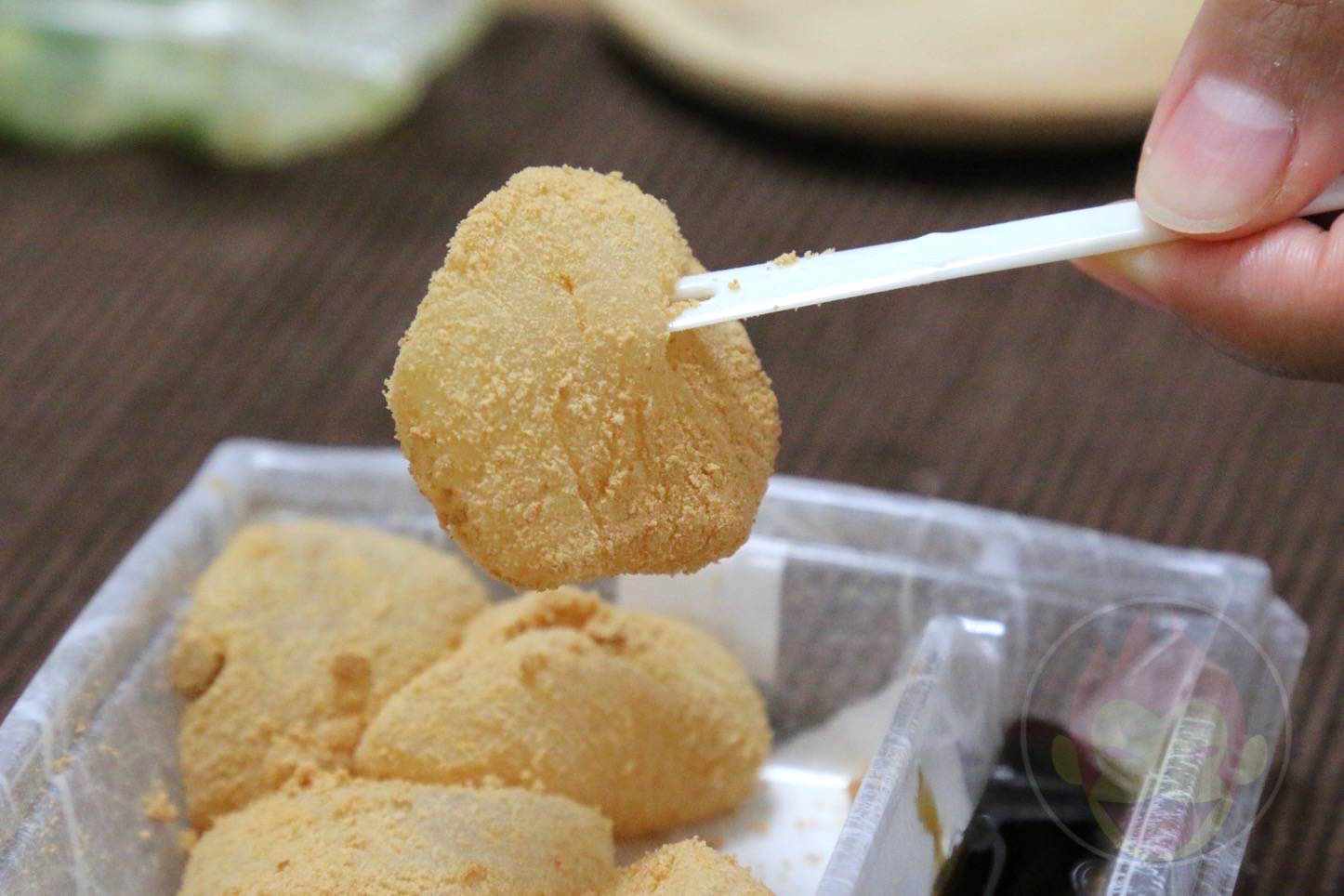 セブンの冷やしわらび餅 黒蜜をかけてつるり