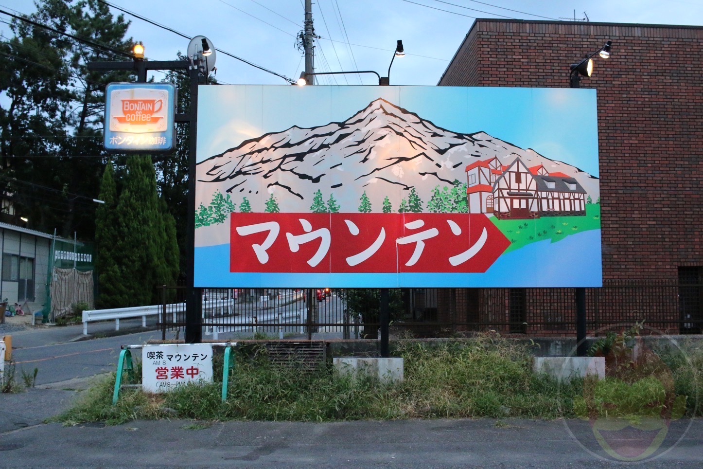 名古屋「喫茶マウンテン」の意味不明スイーツ