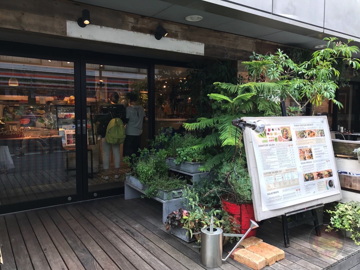 表参道にある筋肉に優しいサラダ屋さんMr. Farmer