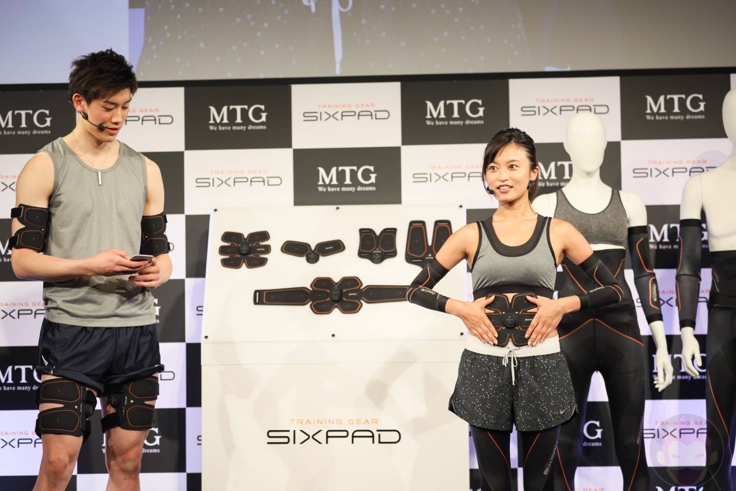 SIXPADの新製品発表会で腹筋を追い込まれるこじるり