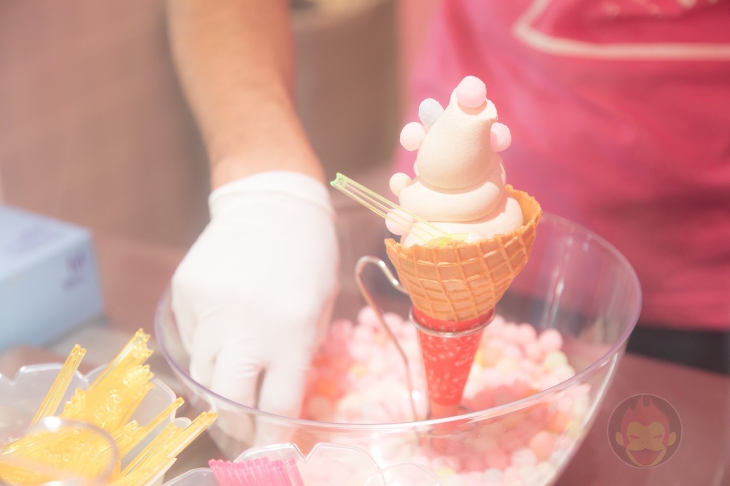 おいりのトッピングは手作業