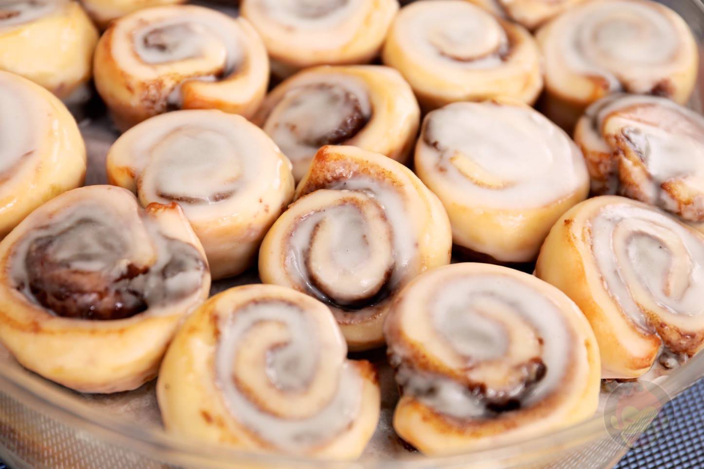 Petite-Cinnamon-Rolls-03.jpg