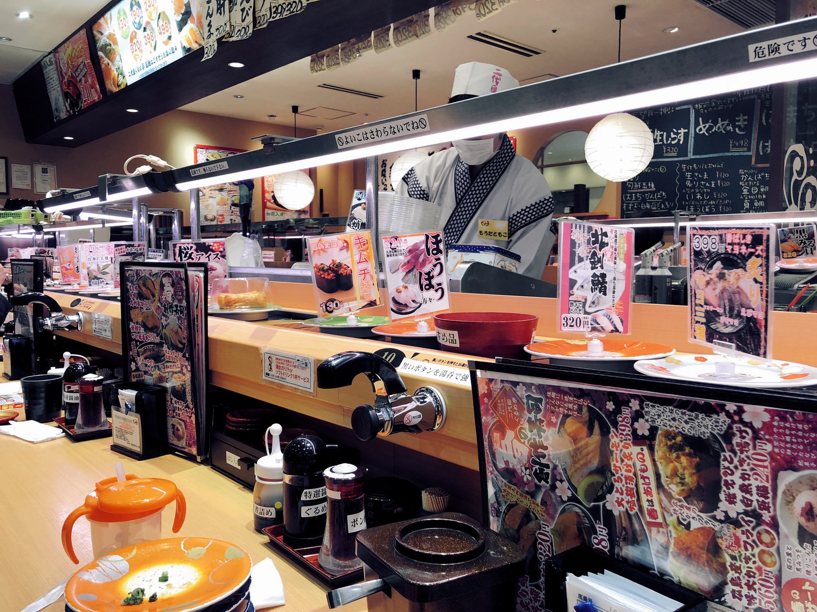 フードコート内の回転寿司「二代目ぐるめ亭 ラゾーナ川崎店」