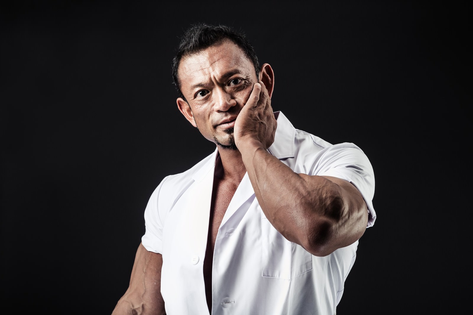 BO15103015151030155128 TP V body builder wearing clothes