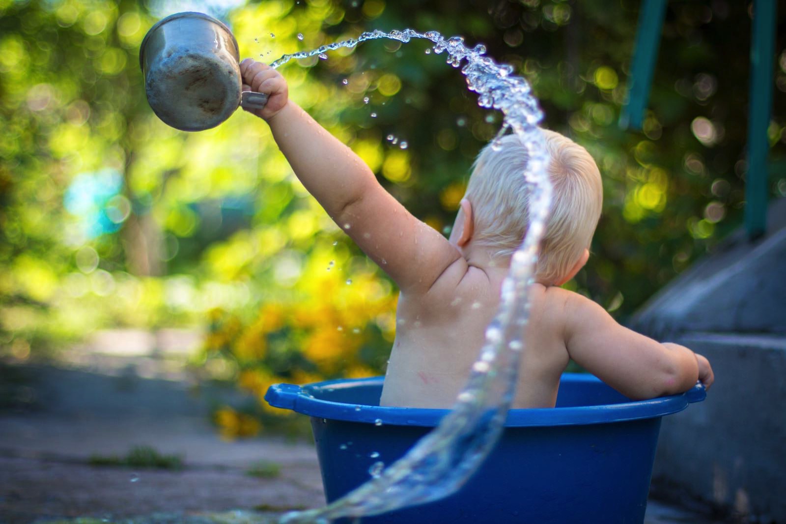 Lubomirkin 143245 unsplash baby boy having fun