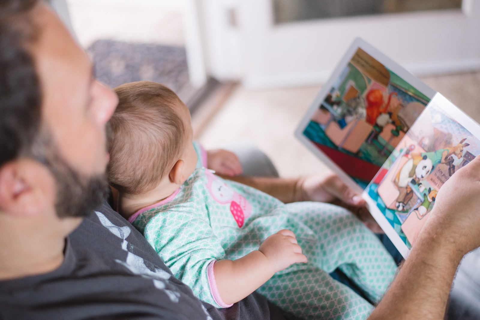 Picsea 357048 unsplash dad reading book