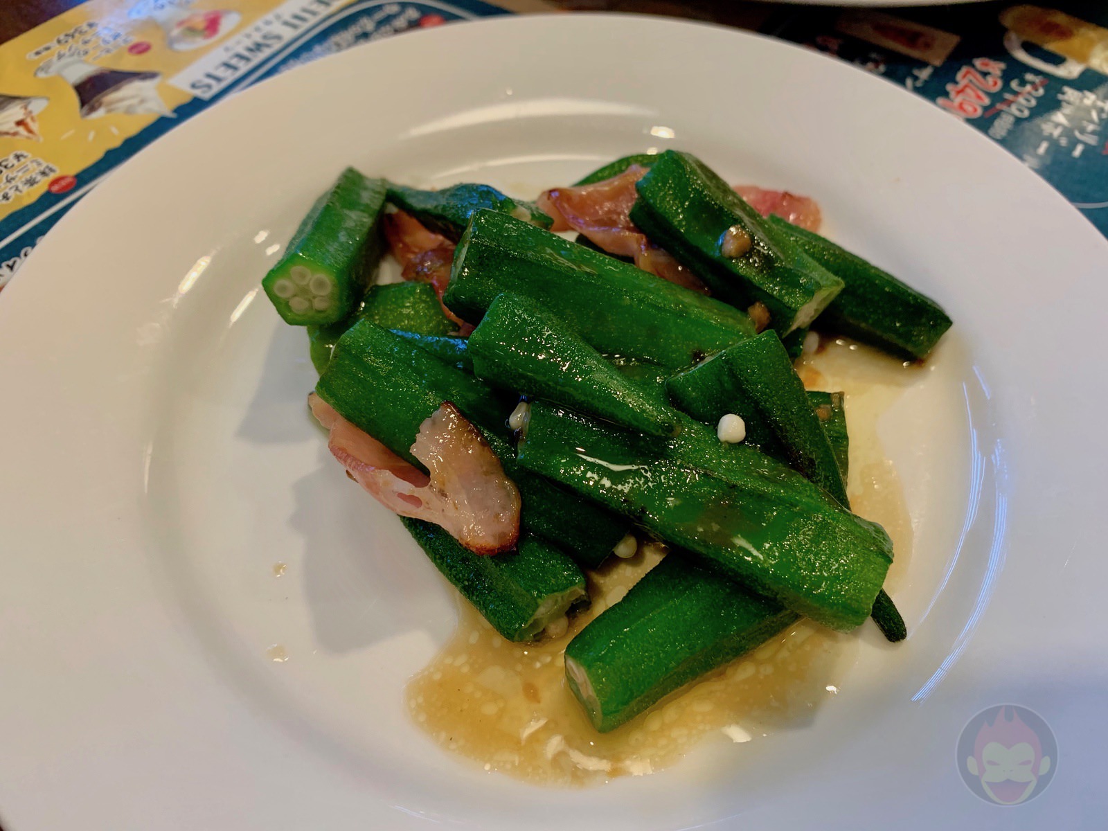 4 men eat dinner at Jonathans 01