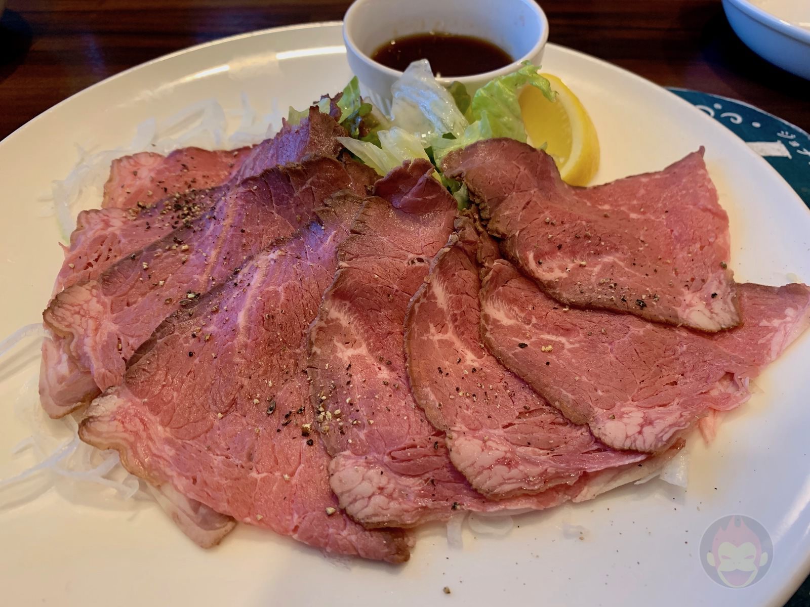 4 men eat dinner at Jonathans 02