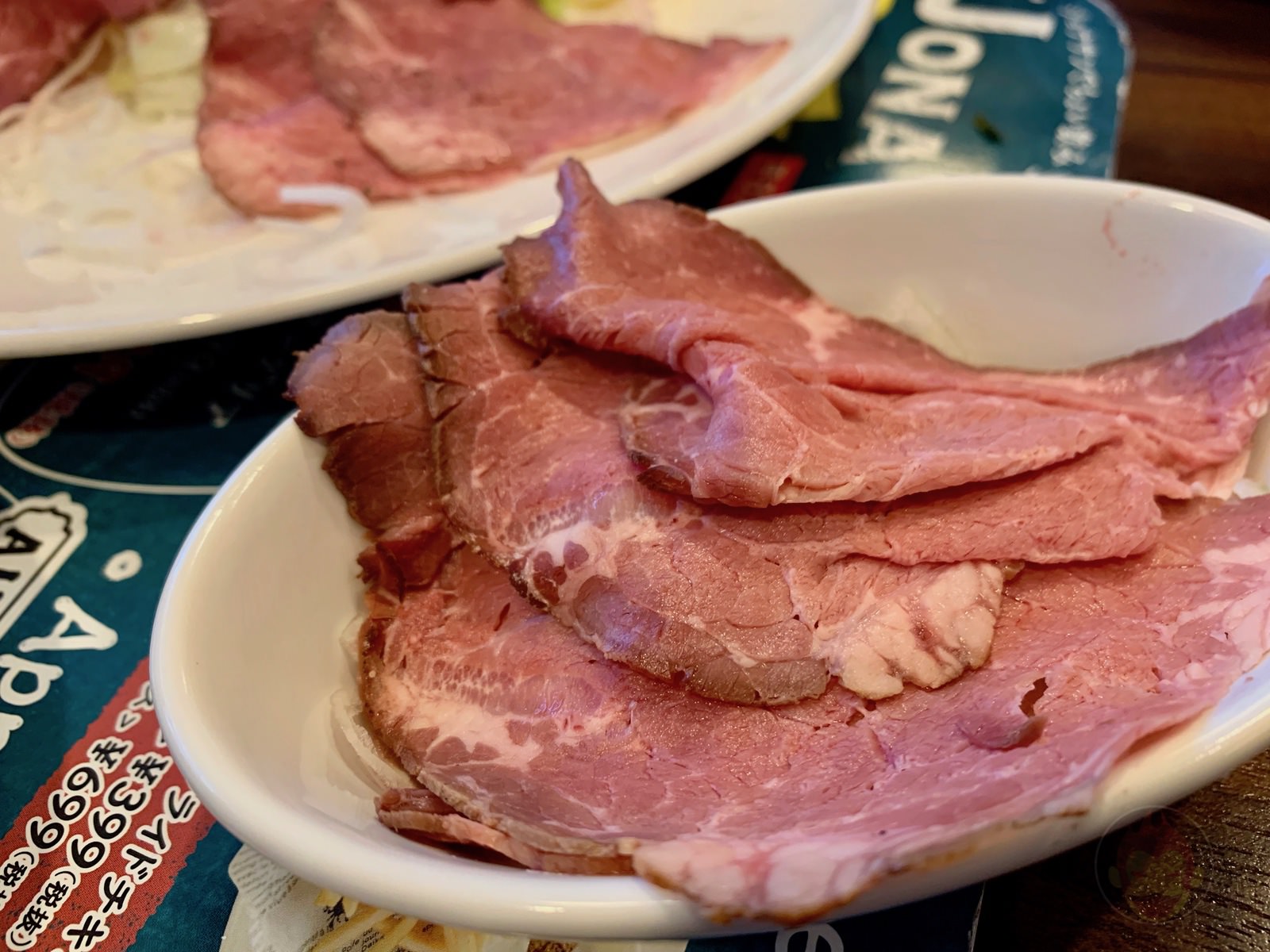 4 men eat dinner at Jonathans 03