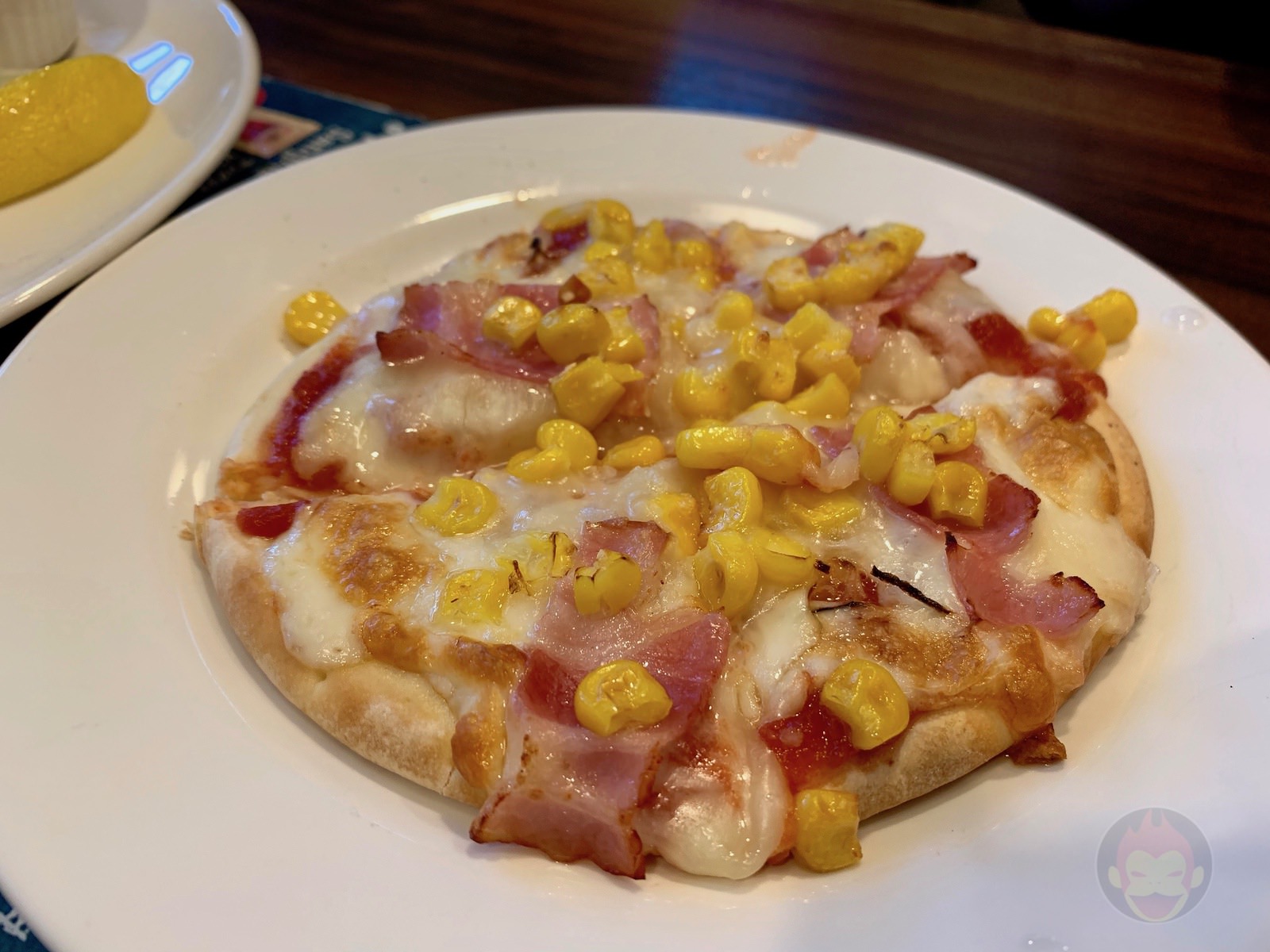 4 men eat dinner at Jonathans 04