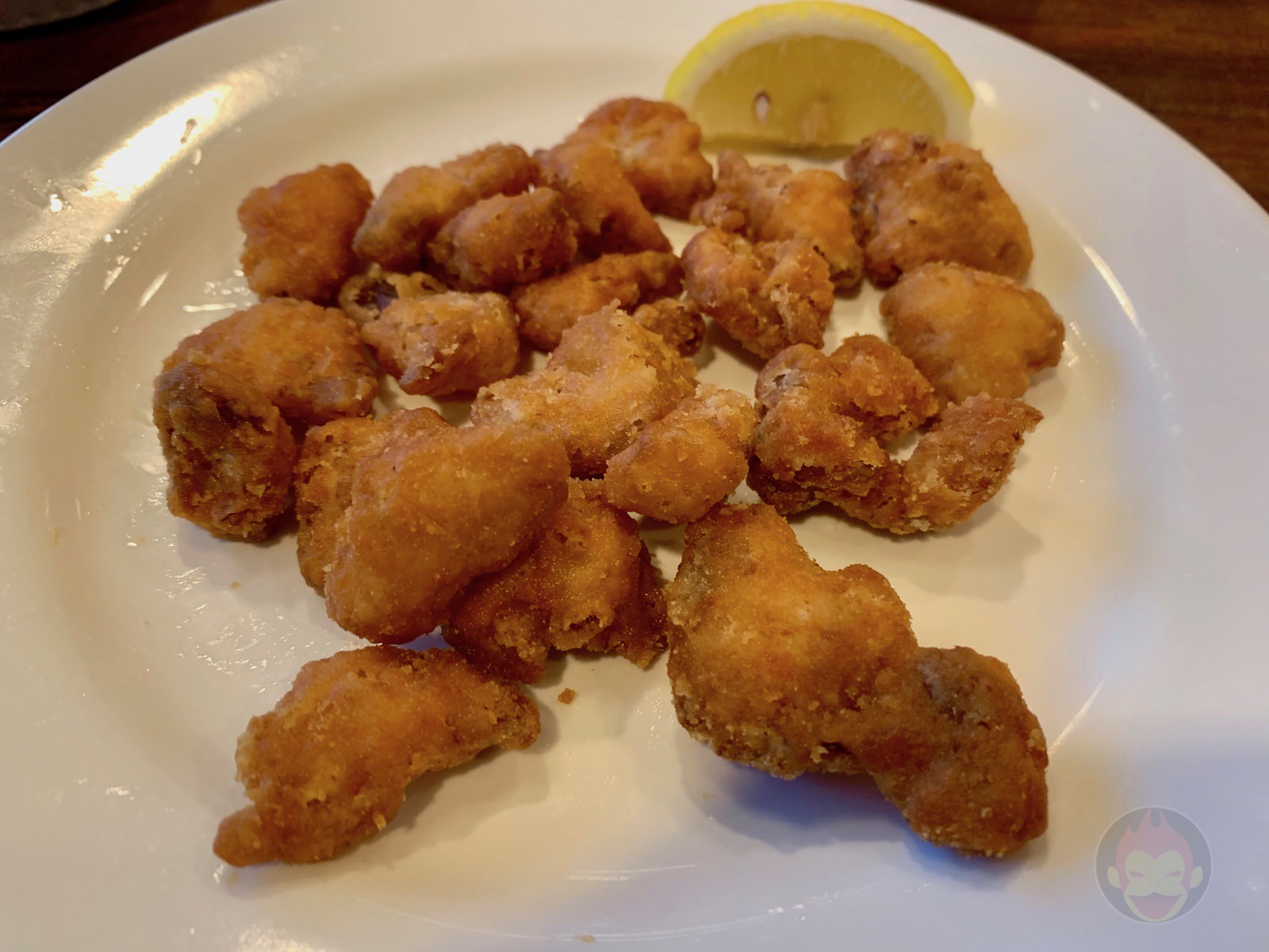 4 men eat dinner at Jonathans 09