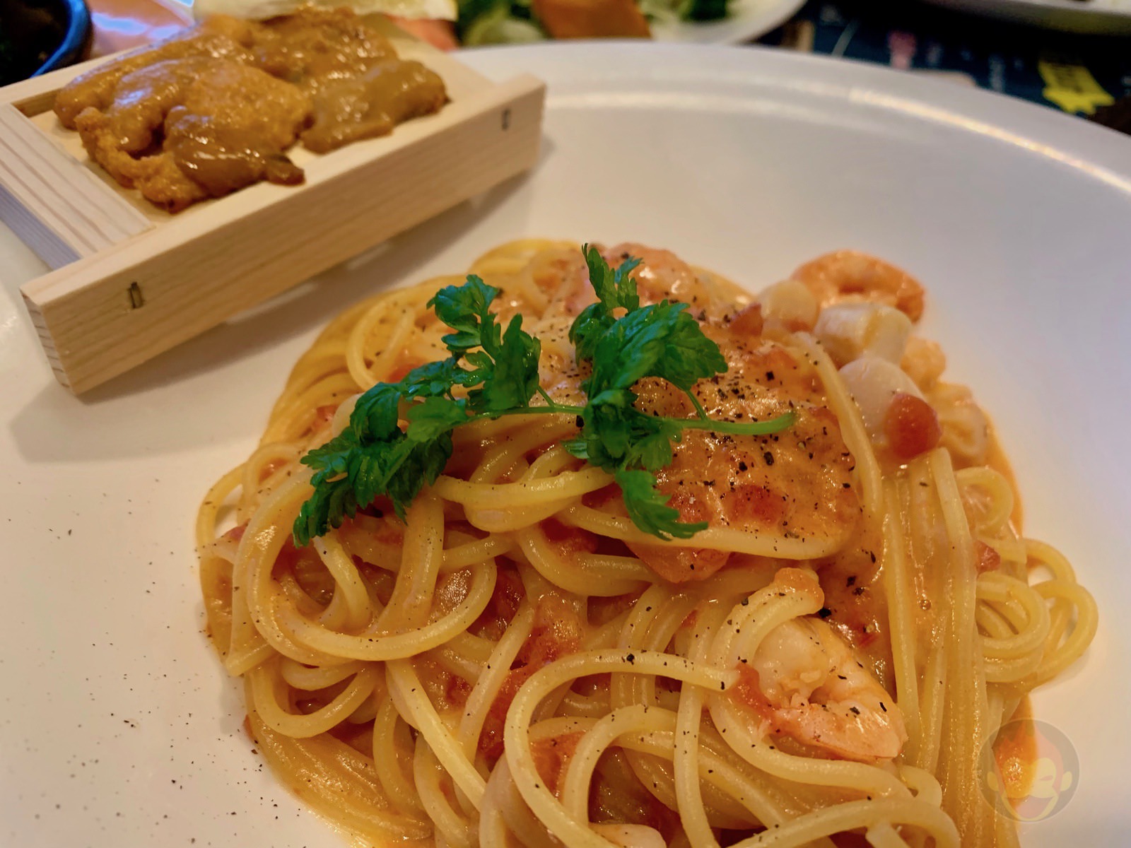 4 men eat dinner at Jonathans 11