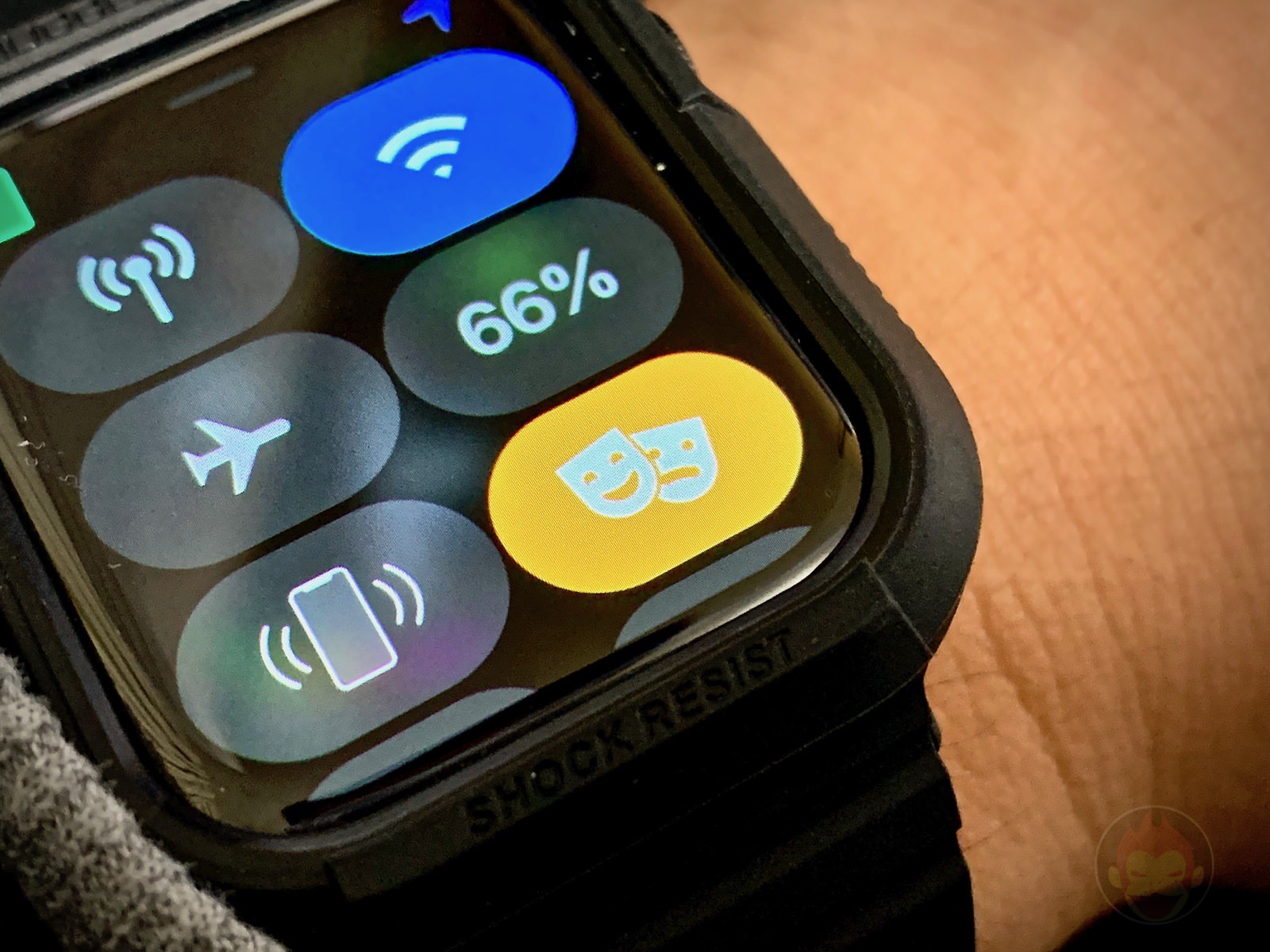 Apple Watch Theater Mode 01