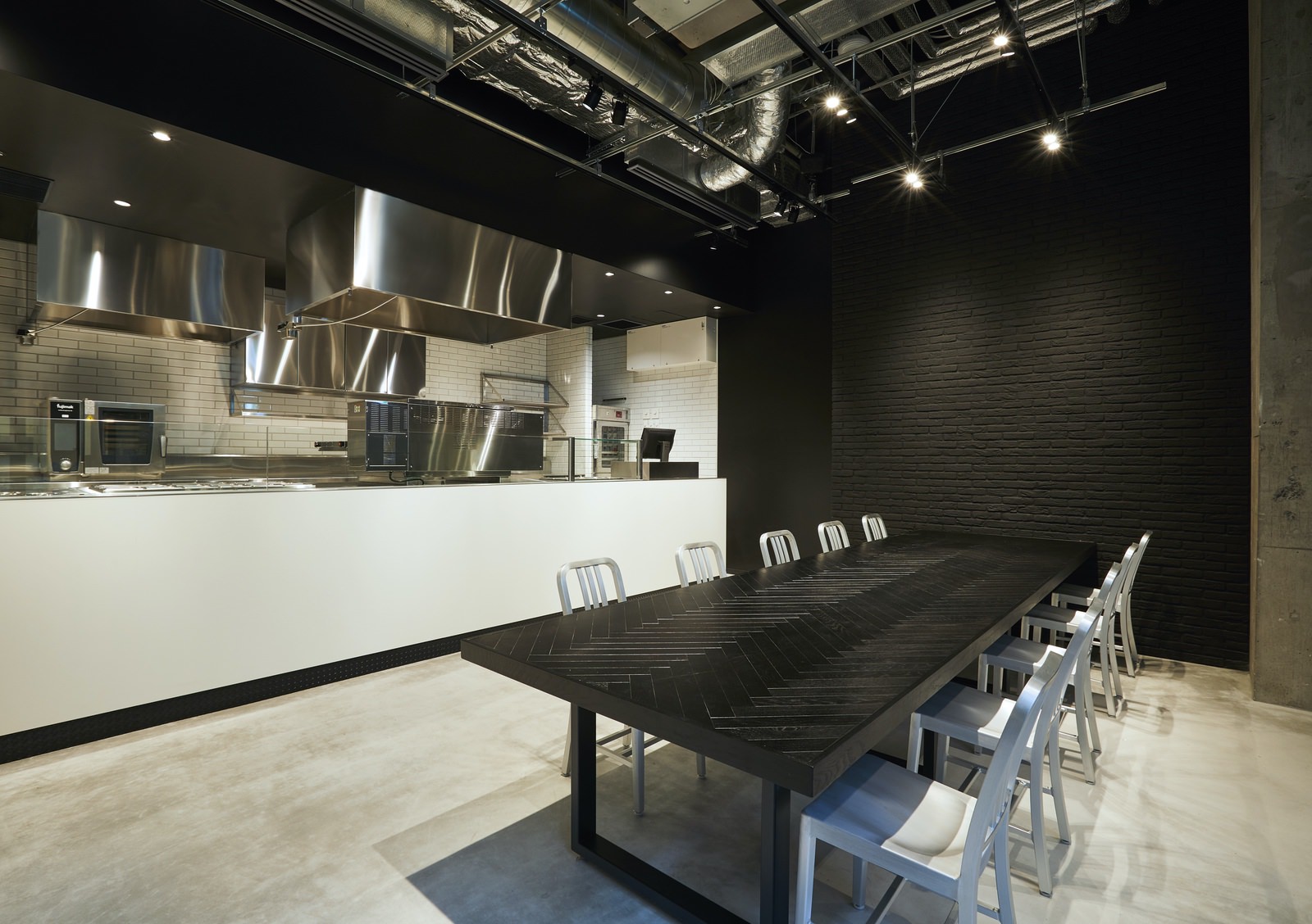 R Pizza Official Photos 03