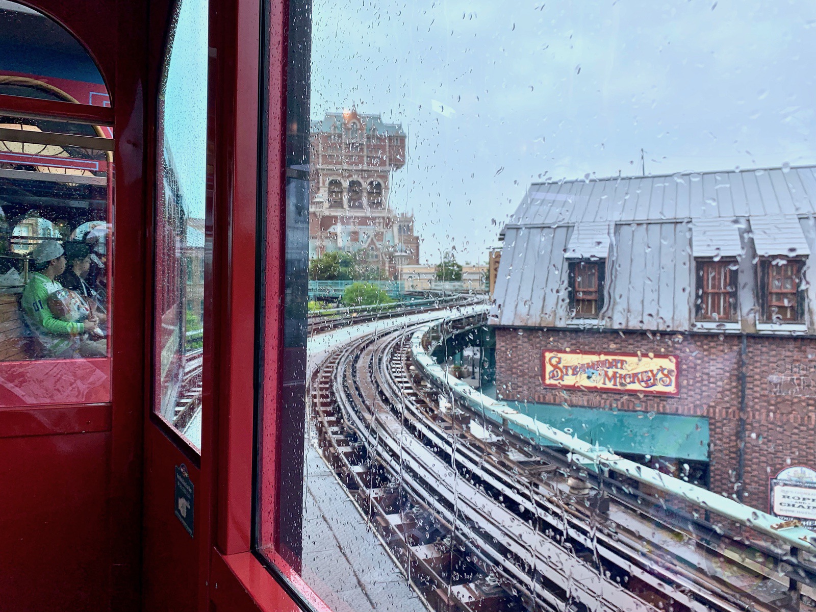 Have fun at disney sea with 2yr daughter 09