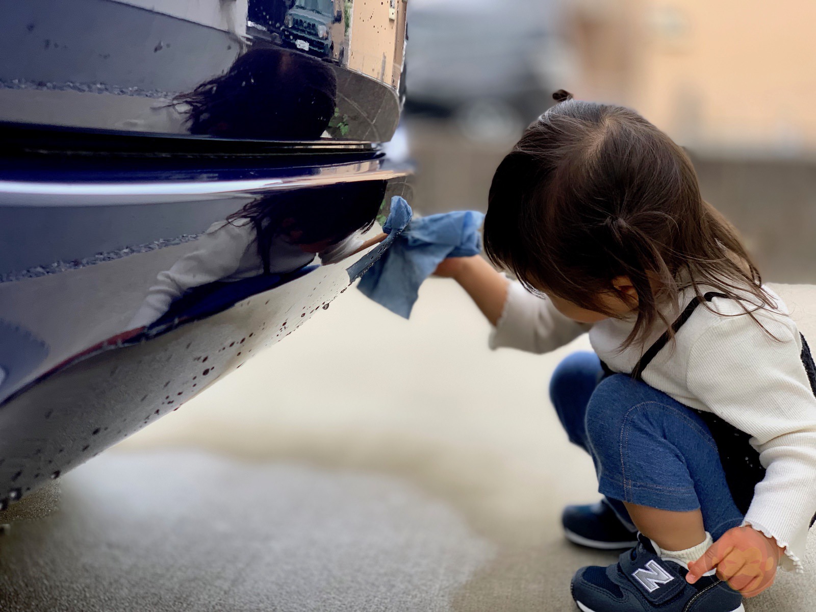 My daughter washing the car 01