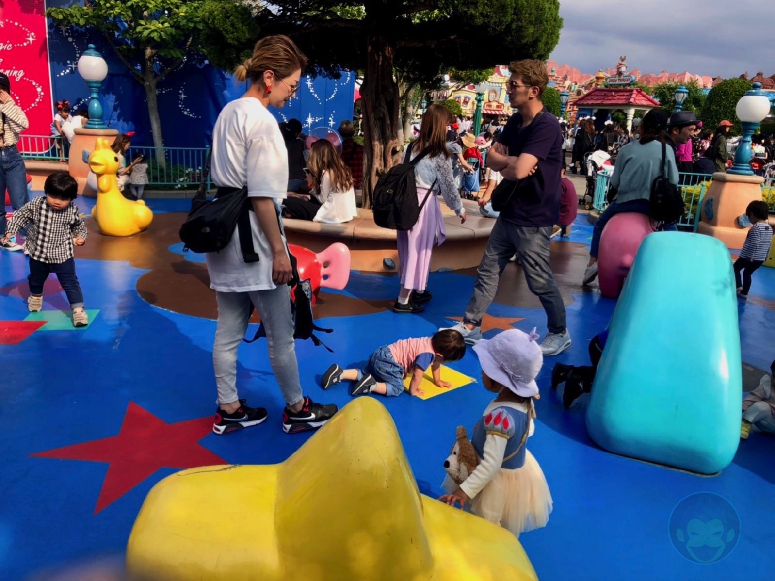 Tokyo Disney Land with 2yr old daughter toon town 01