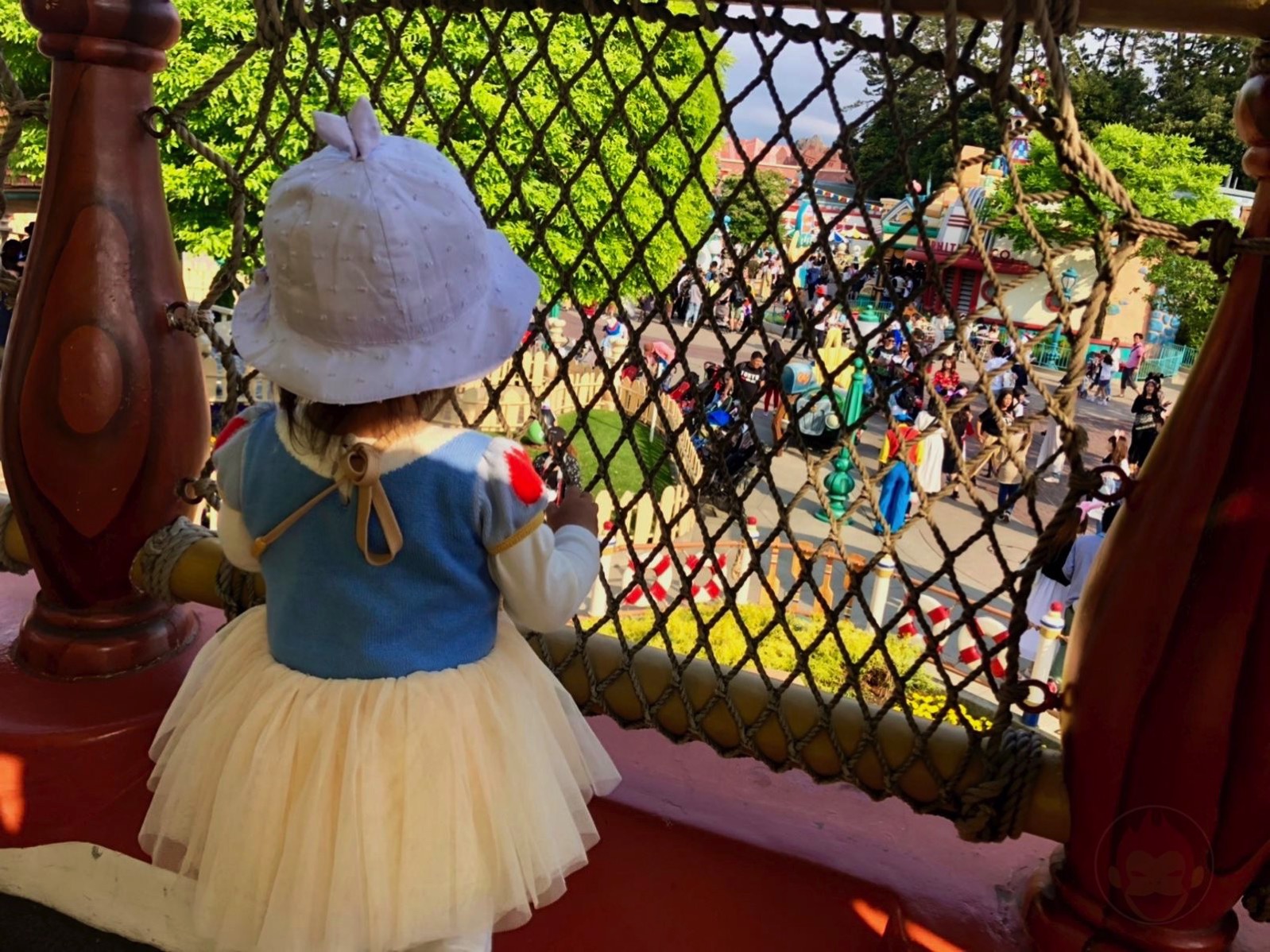 Tokyo Disney Land with 2yr old daughter toon town 02