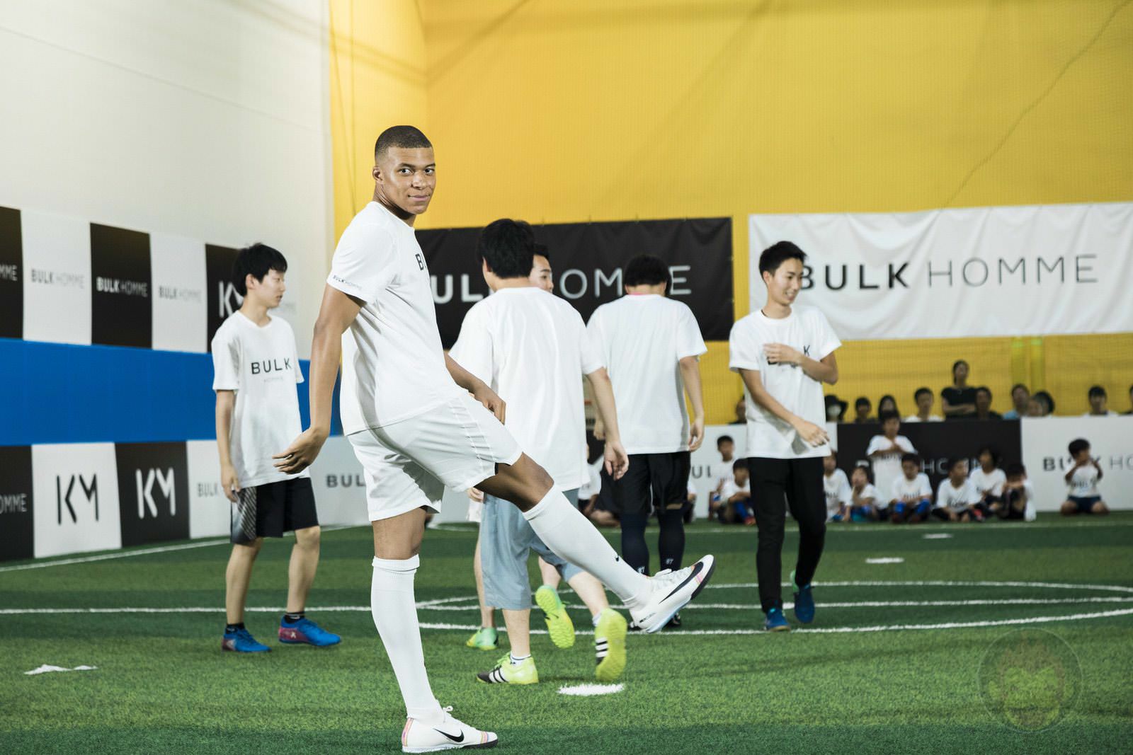 Kylian Mbappé plays soccer with kids 19