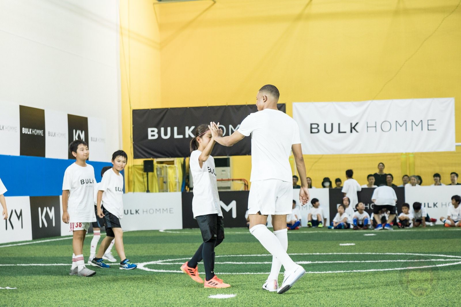 Kylian Mbappé plays soccer with kids 12